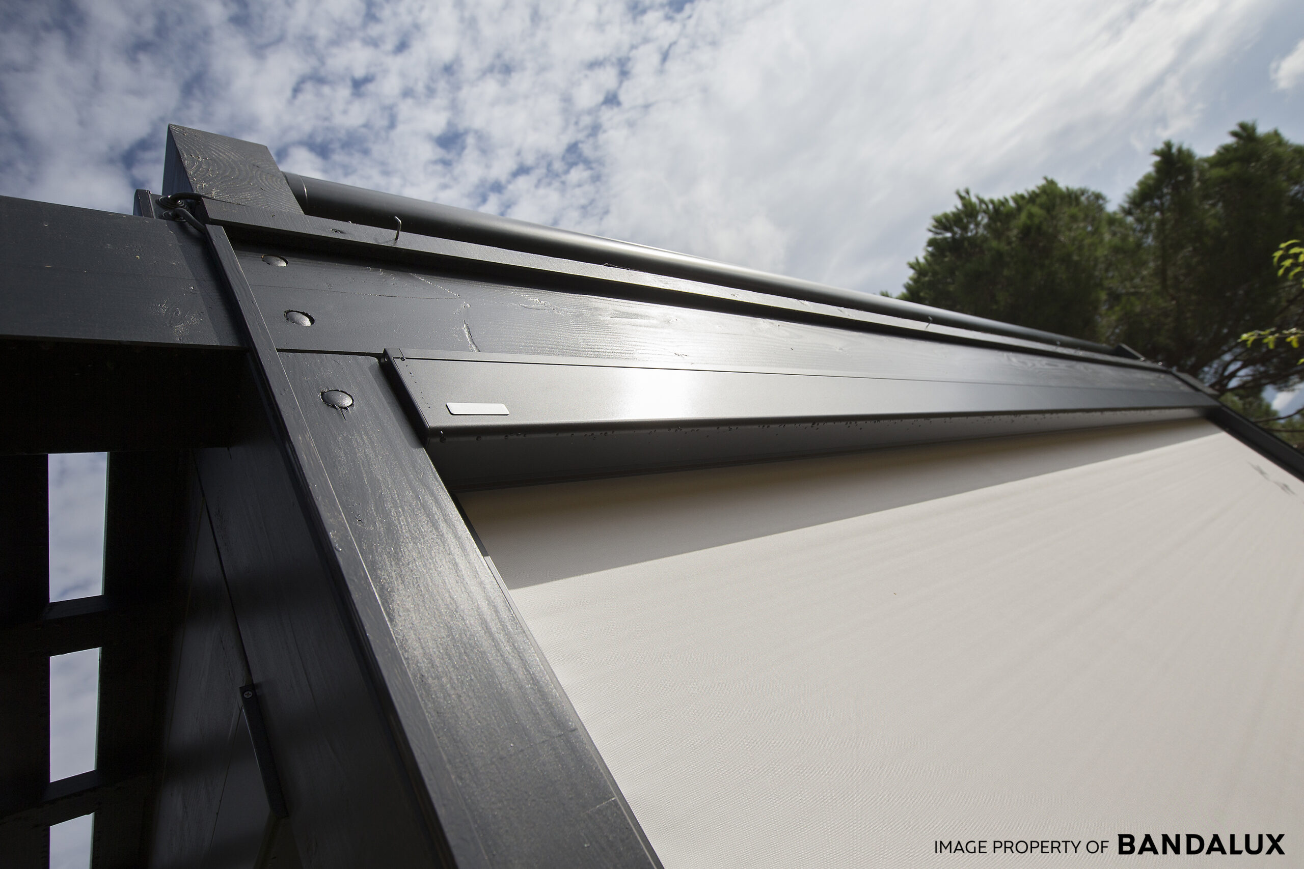 Cortina enrollable con cajón